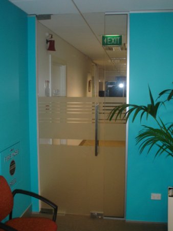 Manufacturers Exporters and Wholesale Suppliers of Toughened Glass Delhi Delhi